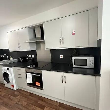 Failsworth Luxury Apartment 3 With Free Parking Manchester Exterior photo