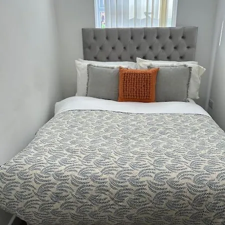 Failsworth Luxury Apartment 3 With Free Parking Manchester Exterior photo