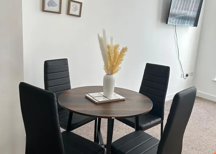 Failsworth Luxury Apartment 3 With Free Parking